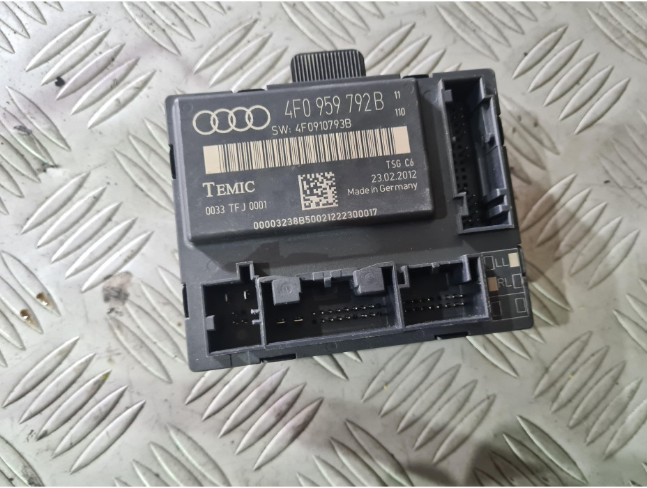 Модул за предна дясна врата за Audi A6 C6 3.2 FSI Quattro Модул за предна дясна врата за Audi A6 C6 3.2 FSI Quattro