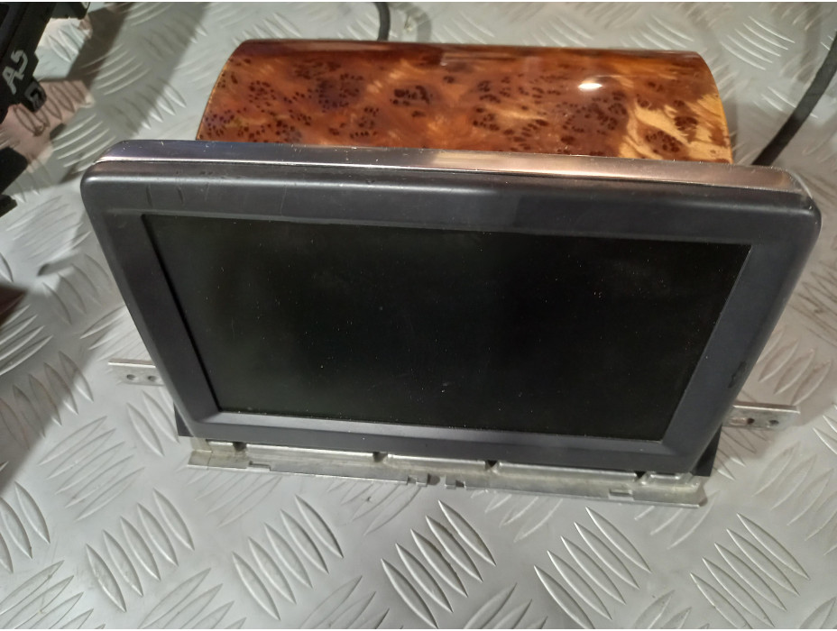 Монитор за Audi A8 D3 6.0 i