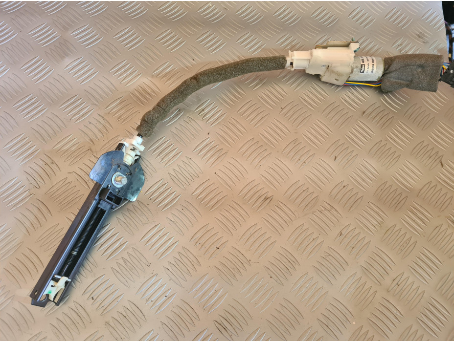 Моторче за десен колан за Audi A8 D3 4.2i Long