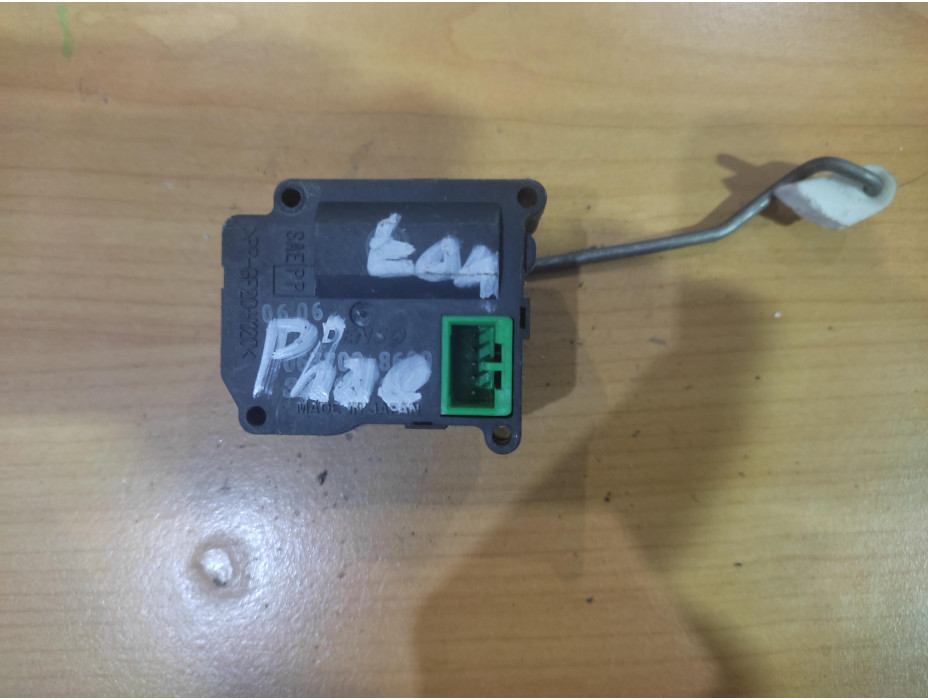 Моторче за капа за парно - 124 за VW Phaeton Моторче за капа за парно - 124 за VW Phaeton