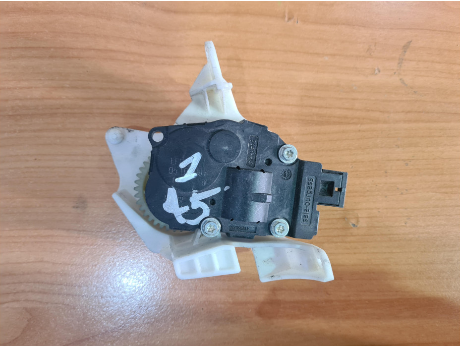 Моторче за клапа за парно - 1 за Audi A5 8T