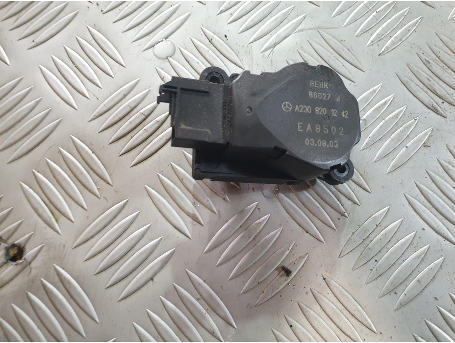 Моторче за клапа за парно - 1 за Mercedes E Class W211 2.7CDI Моторче за клапа за парно - 1 за Mercedes E Class W211 2.7CDI