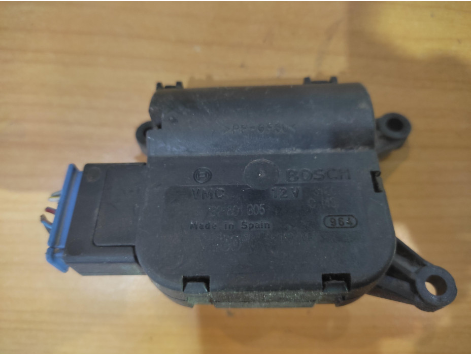 Моторче за клапа за парно - 113 за Audi A4 B6 Моторче за клапа за парно - 113 за Audi A4 B6