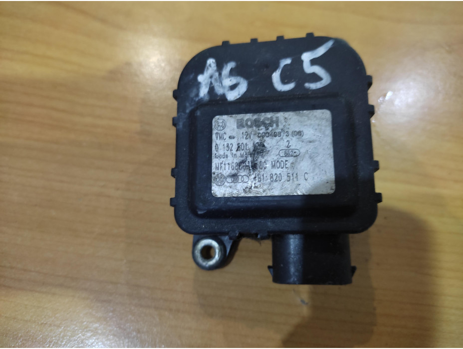 Моторче за клапа за парно - 115 за Audi A6 C5