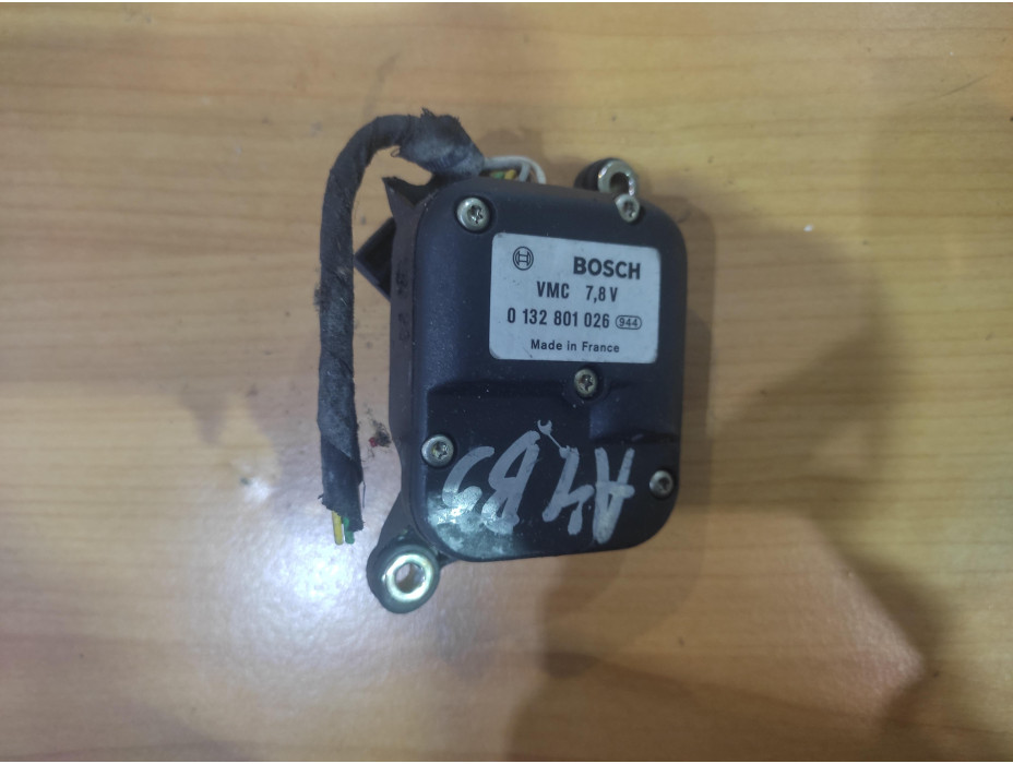 Моторче за клапа за парно - 116 за Audi A4 B5 Моторче за клапа за парно - 116 за Audi A4 B5