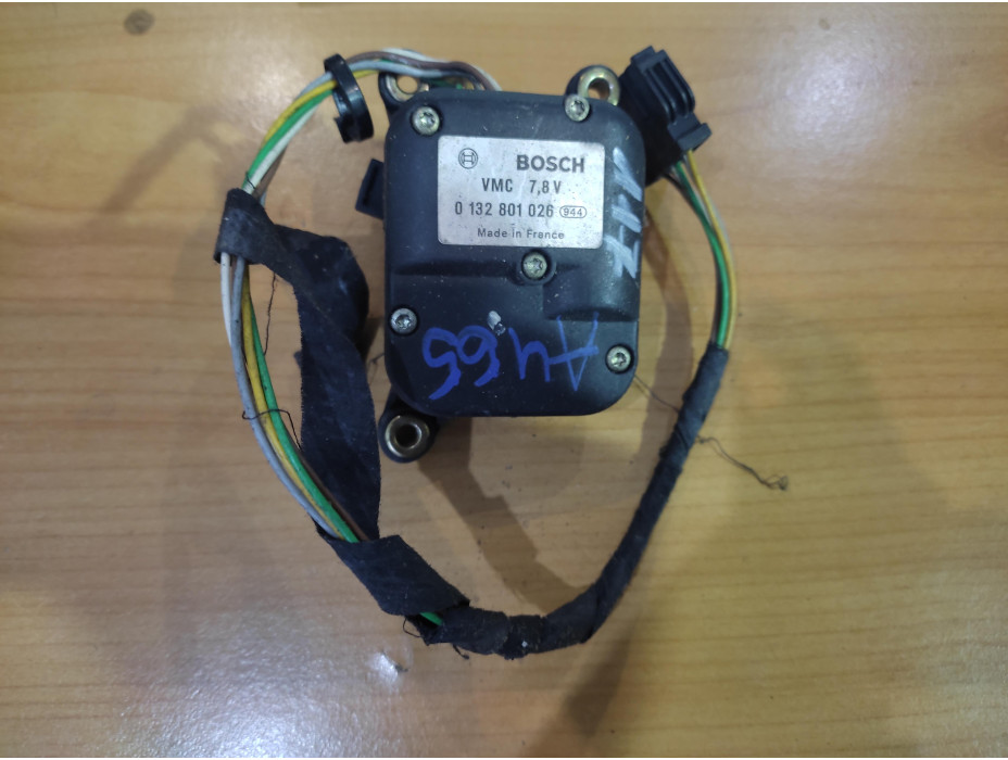 Моторче за клапа за парно - 117 за Audi A4 B5 Моторче за клапа за парно - 117 за Audi A4 B5