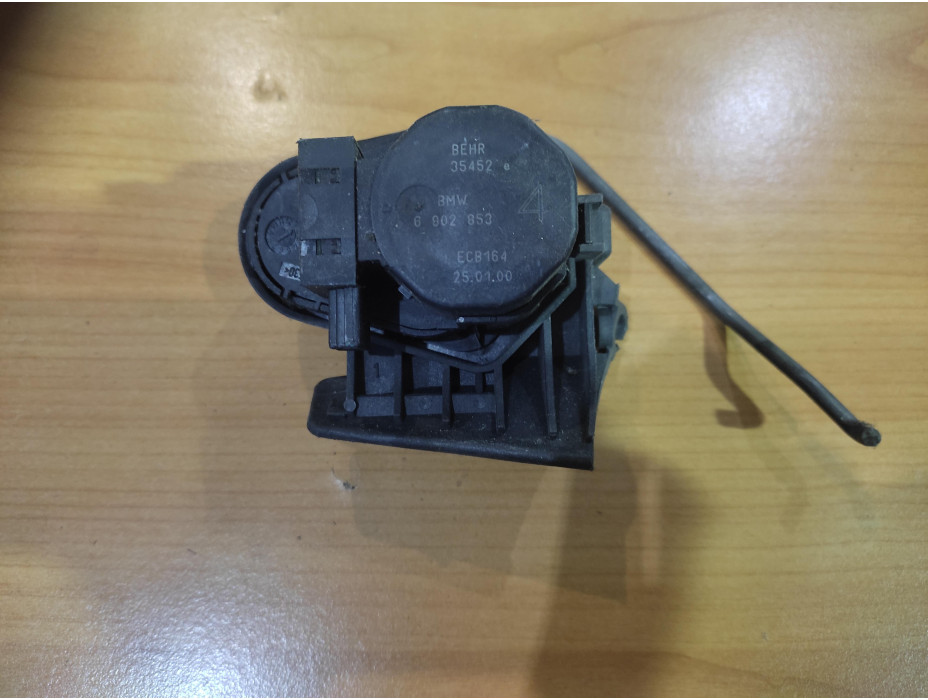 Моторче за клапа за парно - 120 за BMW E46