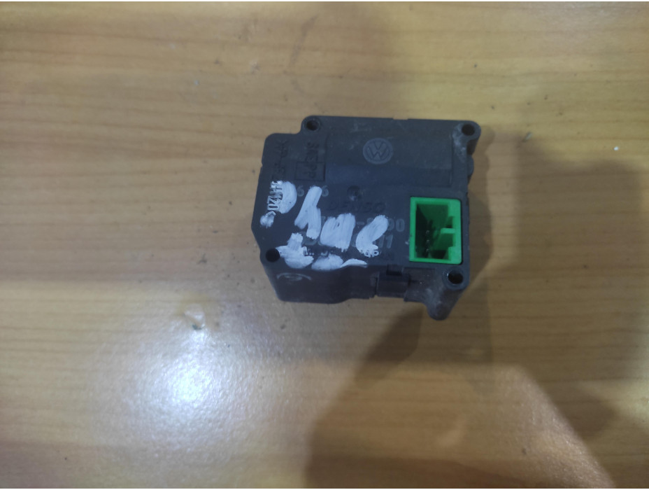 Моторче за клапа за парно - 129 за VW Phaeton