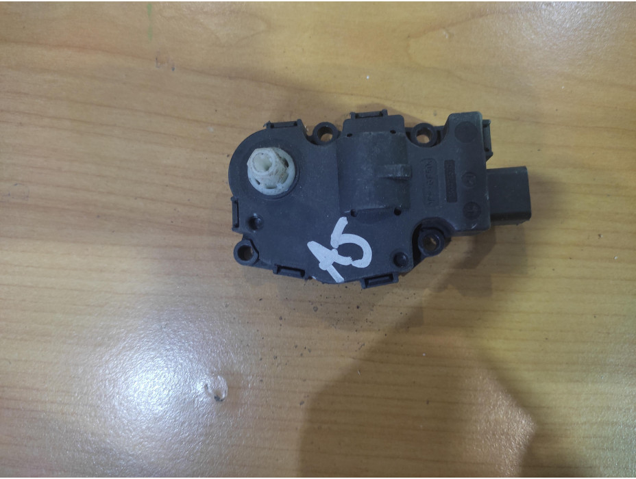 Моторче за клапа за парно - 13 за Audi A5 8T