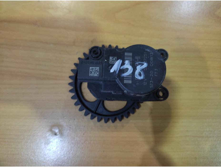 Моторче за клапа за парно - 138 за VW Touran Моторче за клапа за парно - 138 за VW Touran