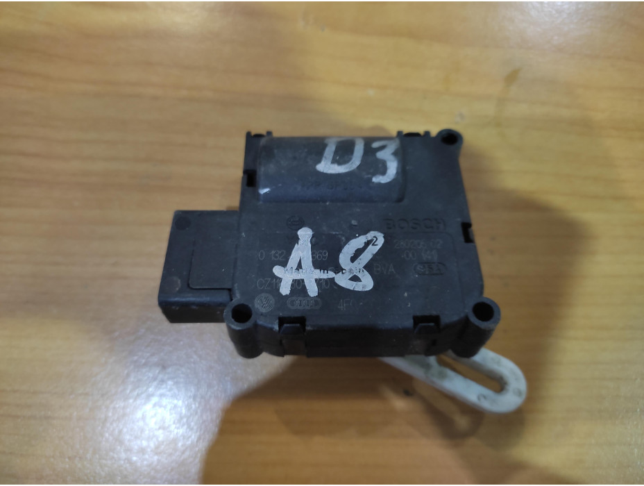 Моторче за клапа за парно - 140 за Audi A8 D3 Моторче за клапа за парно - 140 за Audi A8 D3