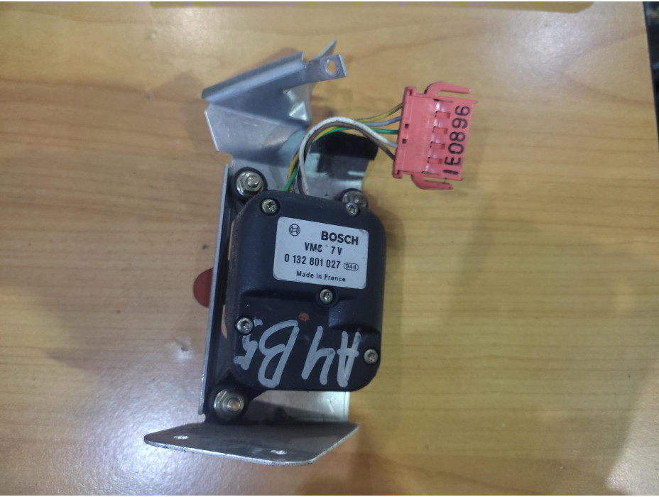 Моторче за клапа за парно - 144 за Audi A4 B5 Моторче за клапа за парно - 144 за Audi A4 B5