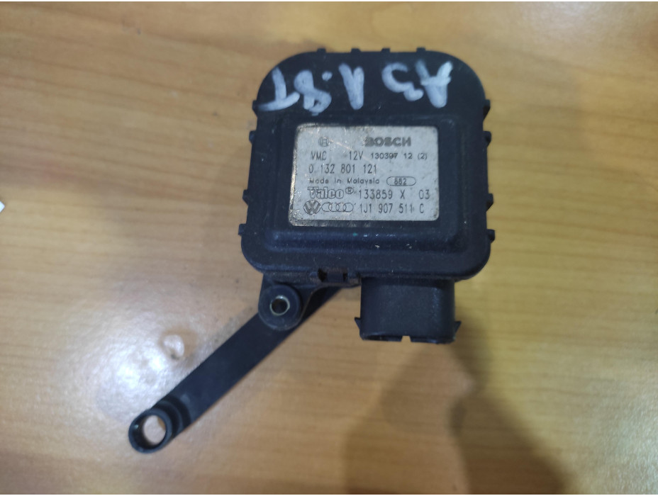 Моторче за клапа за парно - 153 за Audi A3 8L