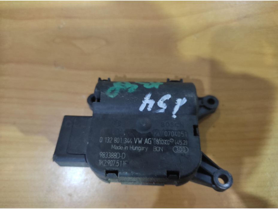 Моторче за клапа за парно - 154 за Audi A3 8P