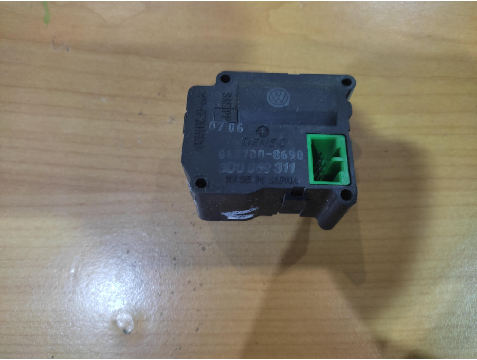 Моторче за клапа за парно - 158 за VW Phaeton