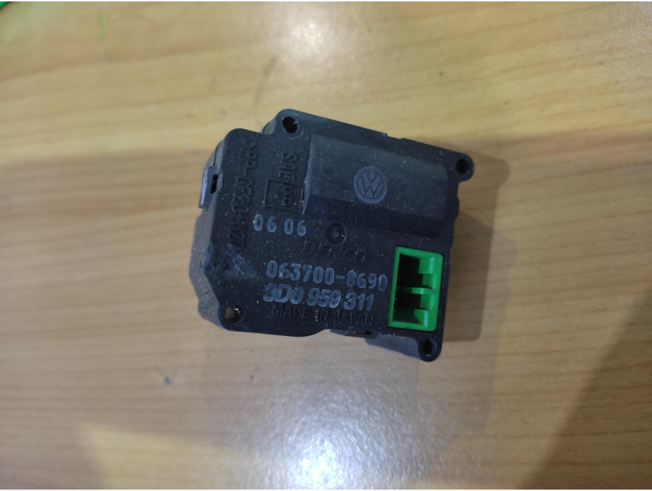 Моторче за клапа за парно - 162 за VW Phaeton