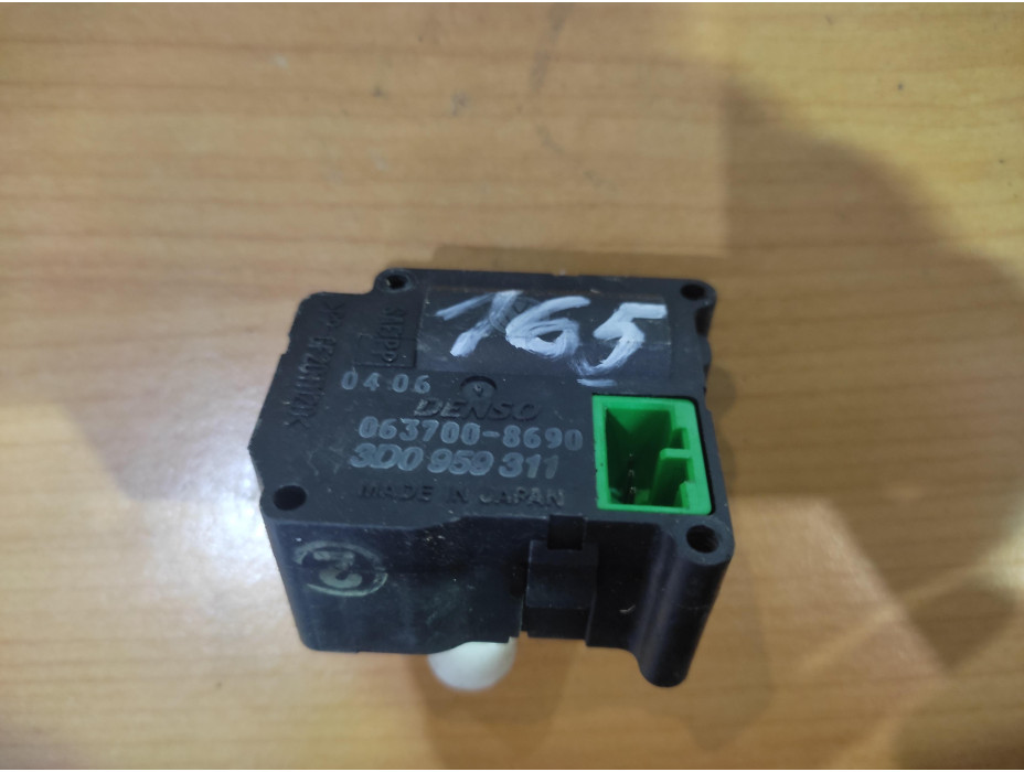 Моторче за клапа за парно - 165 за VW Phaeton 