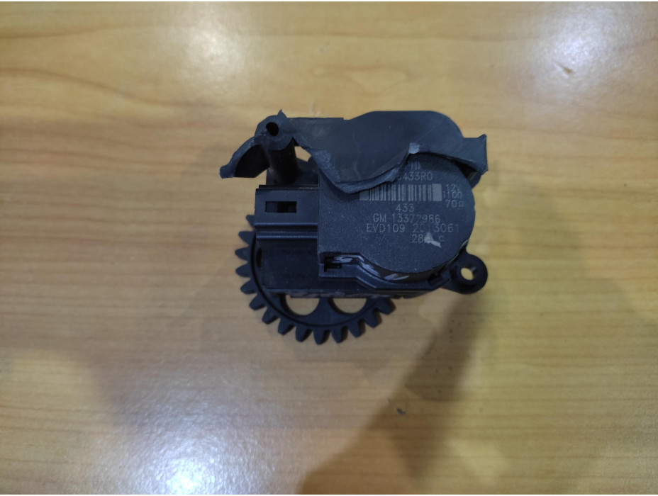 Моторче за клапа за парно - 175 за VW Тouran Моторче за клапа за парно - 175 за VW Тouran