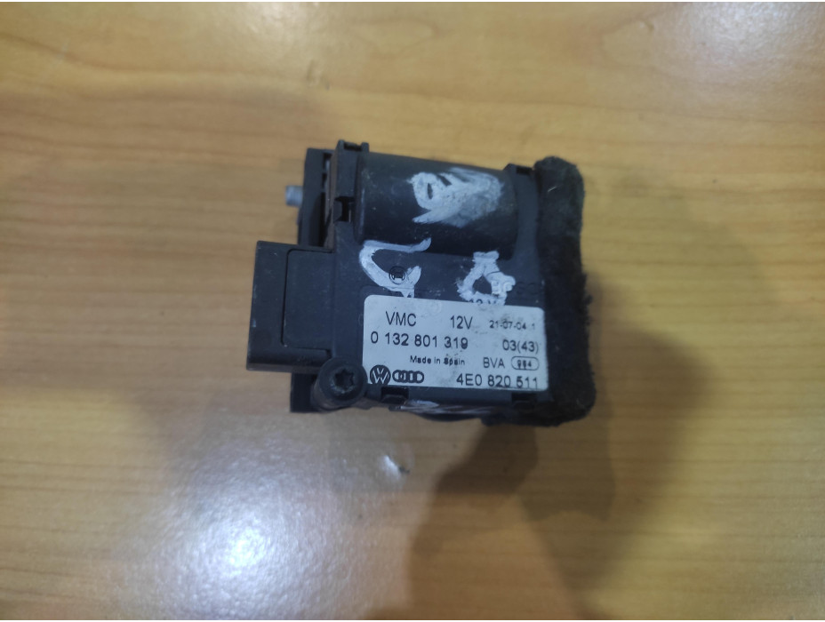 Моторче за клапа за парно - 176 за Audi A8 D3