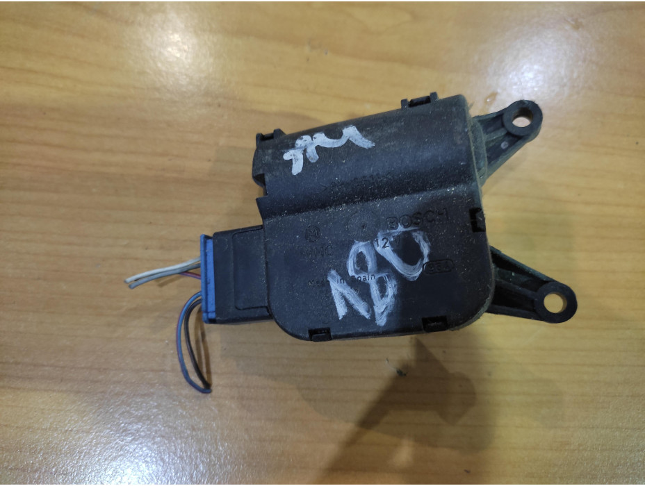 Моторче за клапа за парно - 180 за Audi A4 B5