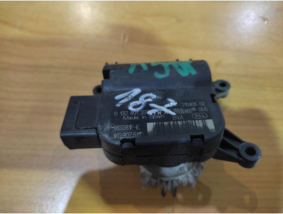 Моторче за клапа за парно - 187 за Audi A3 8P