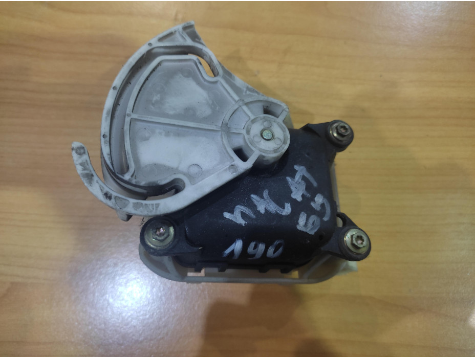 Моторче за клапа за парно - 190 за VW Passat B5