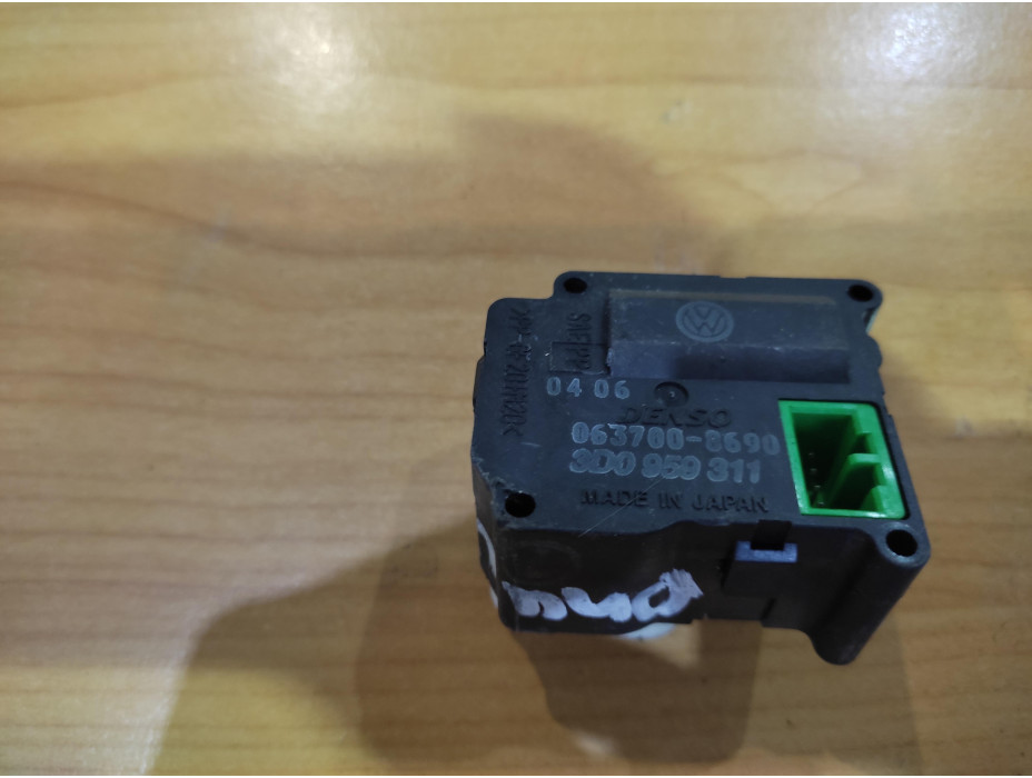 Моторче за клапа за парно - 193 за VW Phaeton