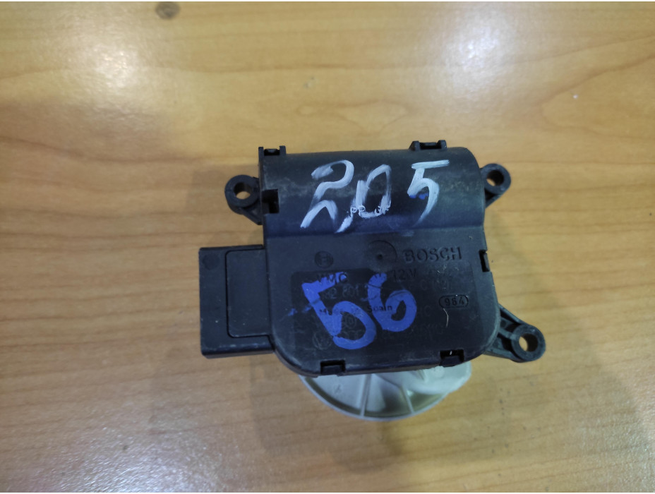 Моторче за клапа за парно - 205 за Audi A4 B6 Моторче за клапа за парно - 205 за Audi A4 B6