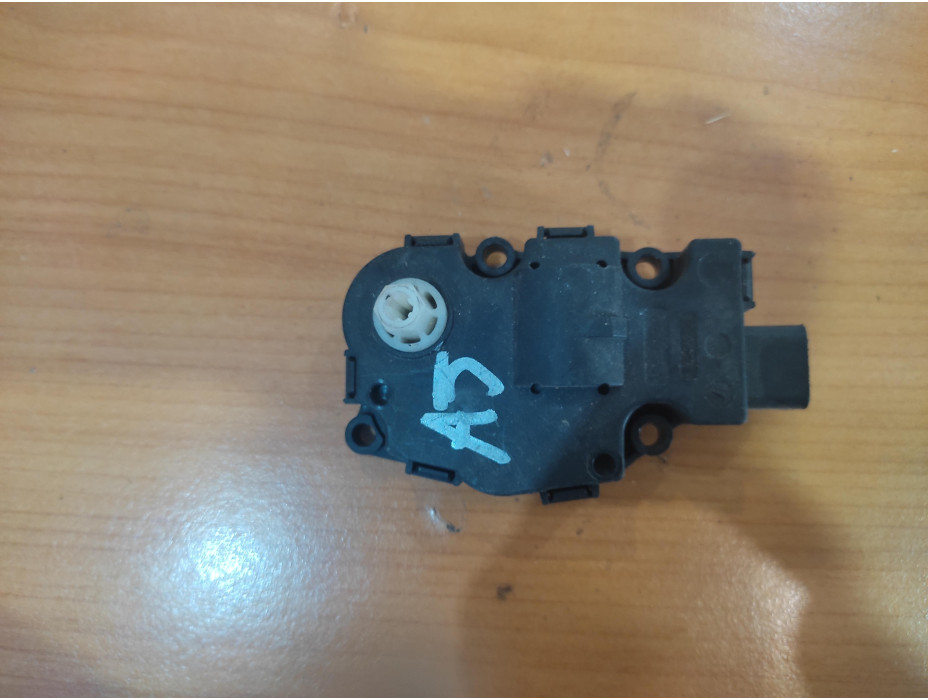 Моторче за клапа за парно - 24 за Audi A5 8T