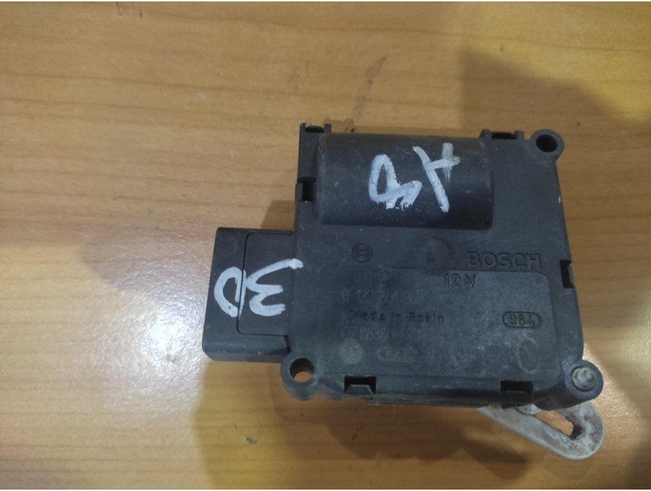 Моторче за клапа за парно - 30 за Audi A8 D3