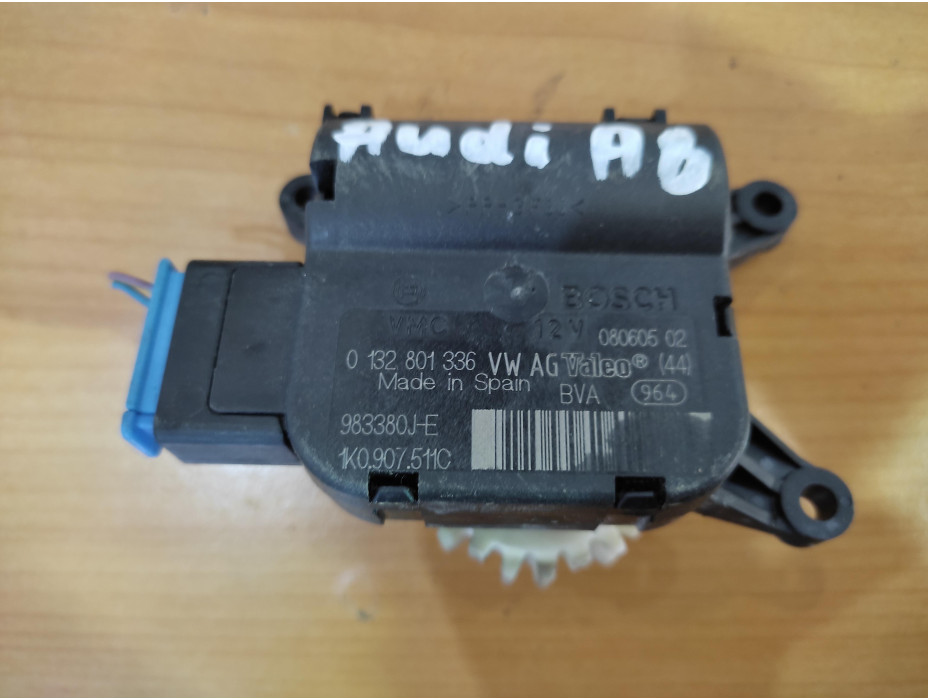 Моторче за клапа за парно - 306 за Audi A8 D3 Моторче за клапа за парно - 306 за Audi A8 D3