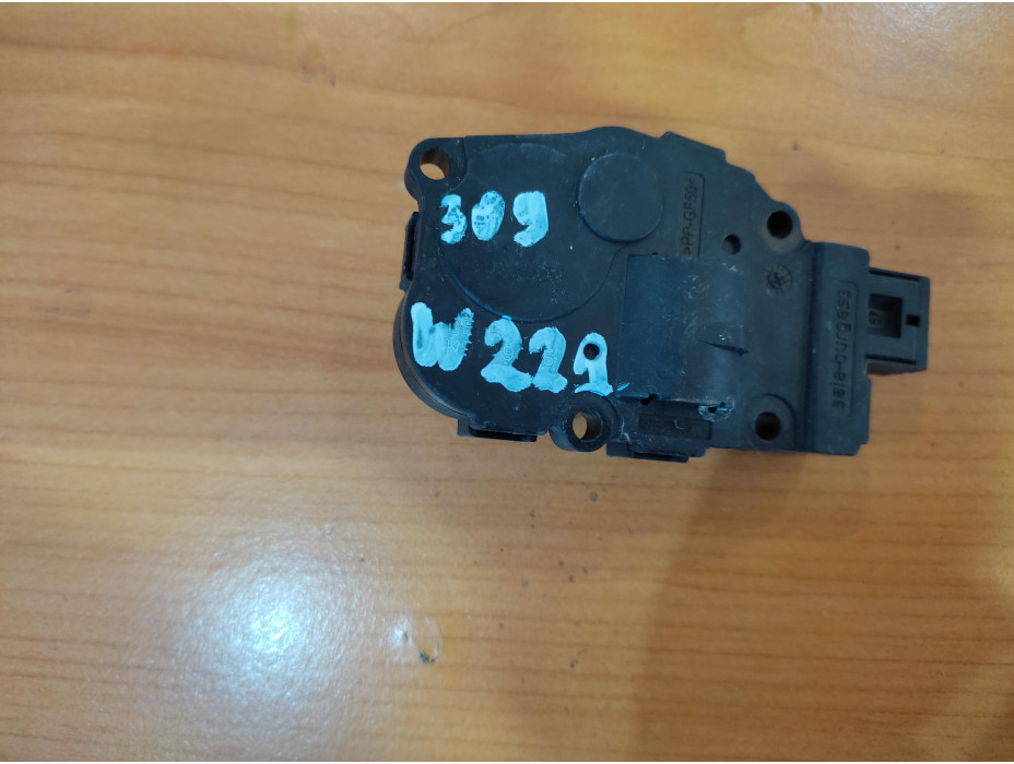 Моторче за клапа за парно - 309 за Mercedes S Class W221 Моторче за клапа за парно - 309 за Mercedes S Class W221