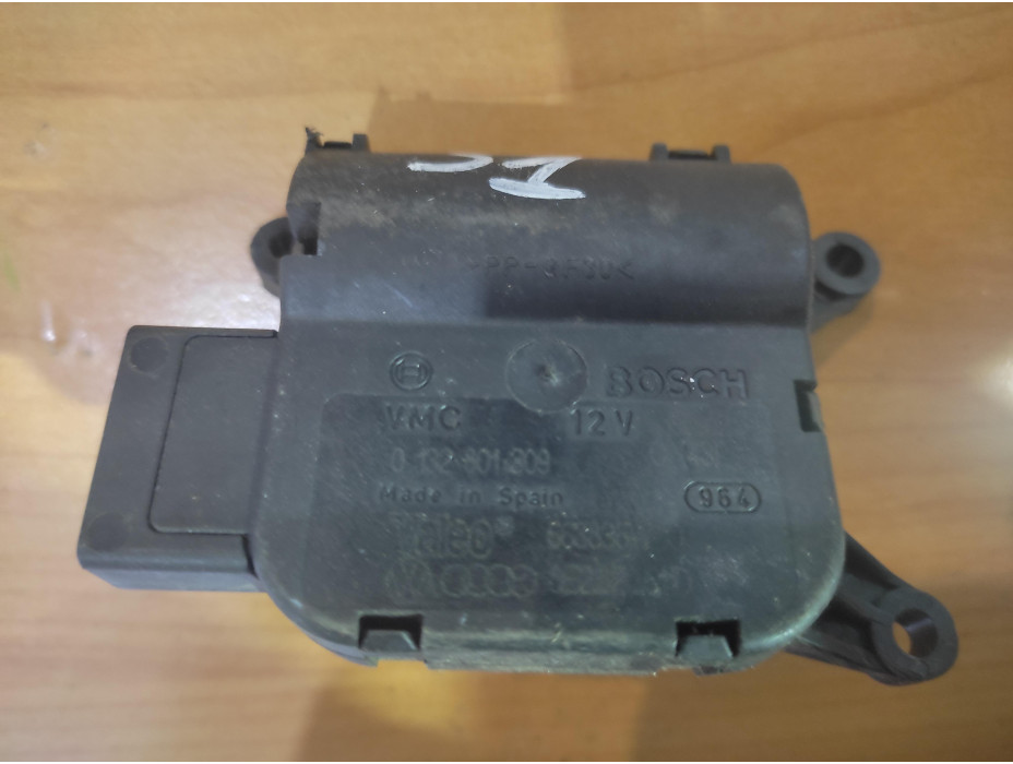 Моторче за клапа за парно - 31 за Audi A4 B6 Моторче за клапа за парно - 31 за Audi A4 B6