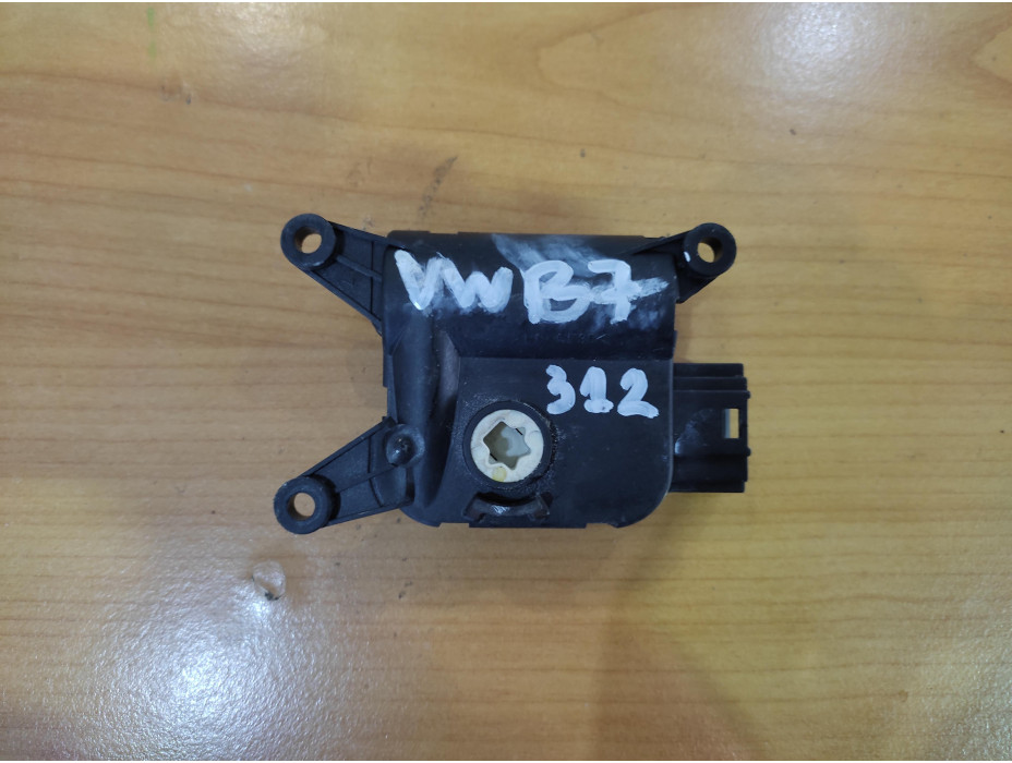 Моторче за клапа за парно - 312 за VW Passat B7 Моторче за клапа за парно - 312 за VW Passat B7