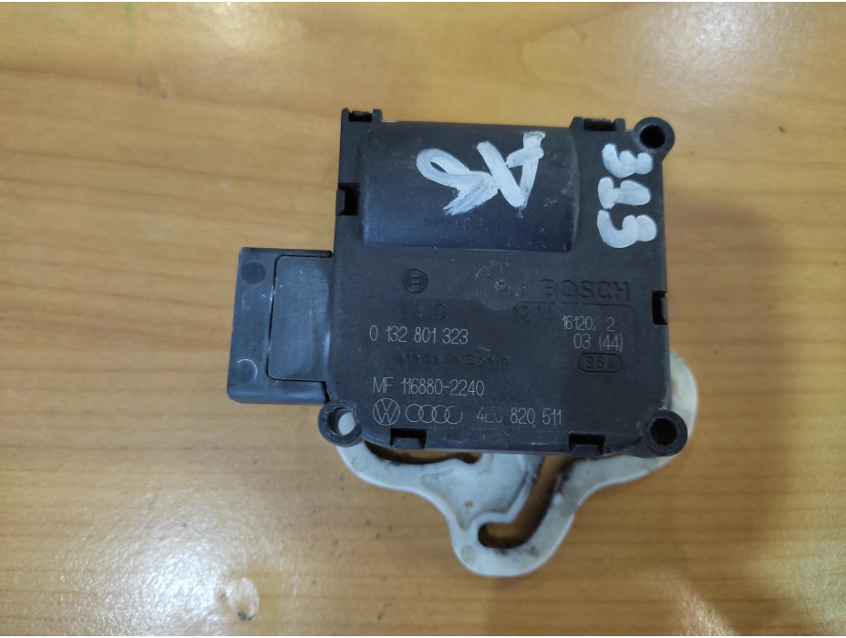 Моторче за клапа за парно - 313 за Audi A8 D3