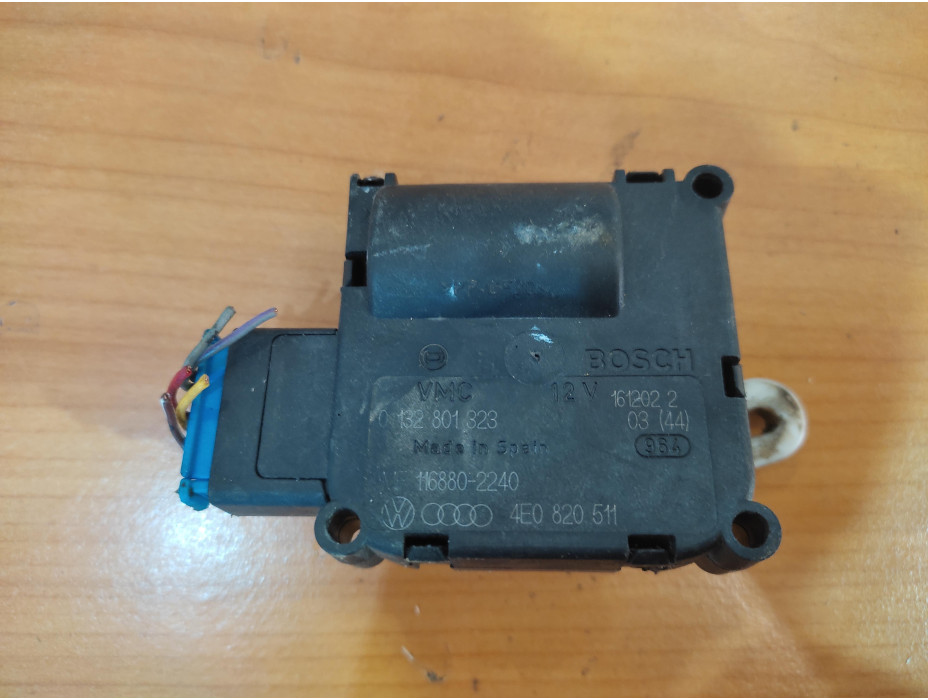 Моторче за клапа за парно - 324 за Audi A8 D3