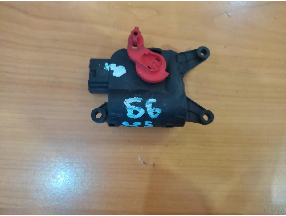 Моторче за клапа за парно - 325 за VW Passat B6