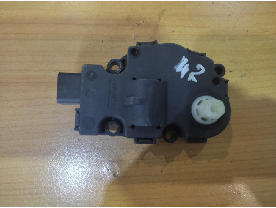 Моторче за клапа за парно - 42 за Mercedes S Class W221 Моторче за клапа за парно - 42 за Mercedes S Class W221