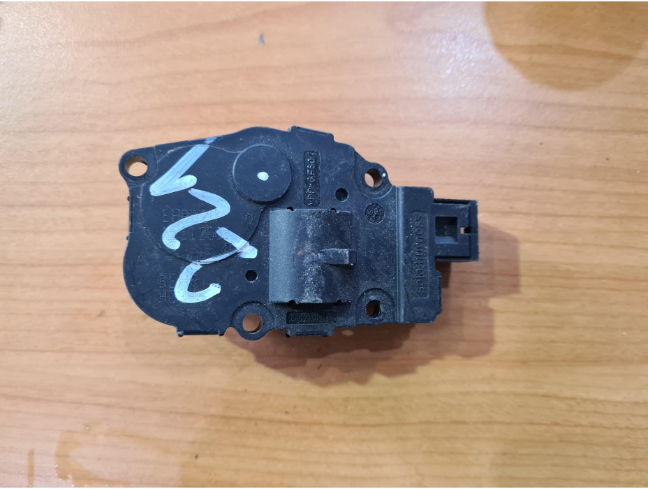 Моторче за клапа за парно - 44 за Mercedes S Class W221 Моторче за клапа за парно - 44 за Mercedes S Class W221