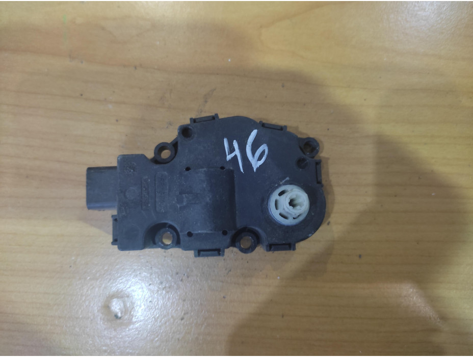 Моторче за клапа за парно - 46 за Audi A5 8T