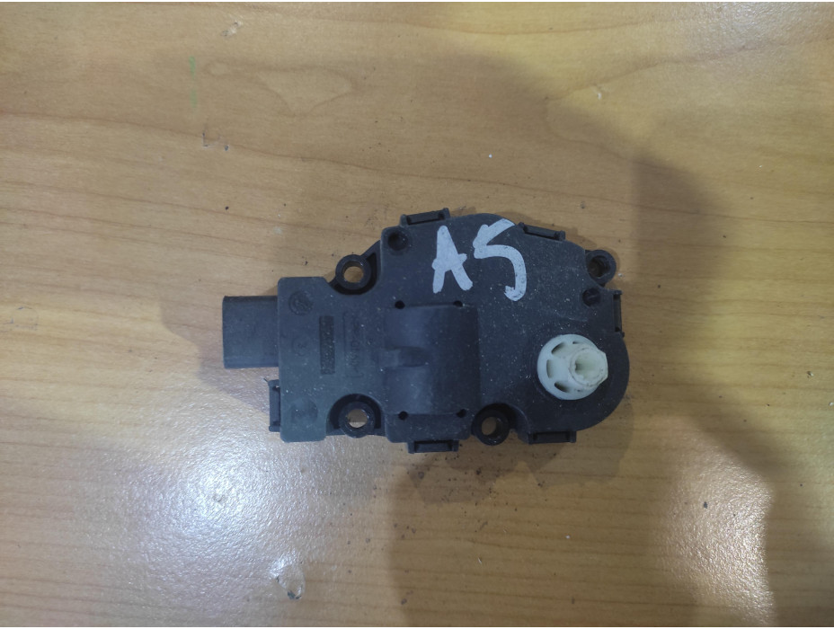 Моторче за клапа за парно - 47 за Audi A5 8T Моторче за клапа за парно - 47 за Audi A5 8T