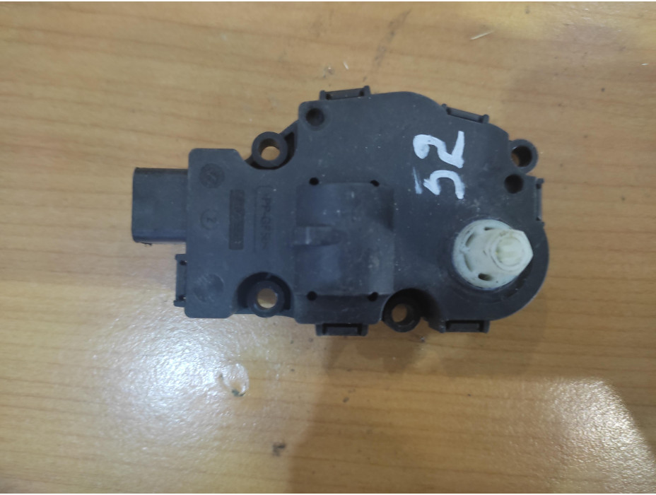 Моторче за клапа за парно - 52 за Audi A4 B8 Моторче за клапа за парно - 52 за Audi A4 B8