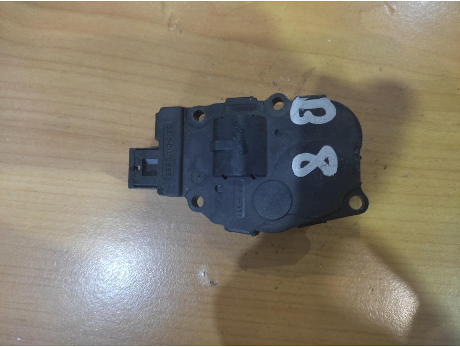 Моторче за клапа за парно - 53 за Audi A4 B8