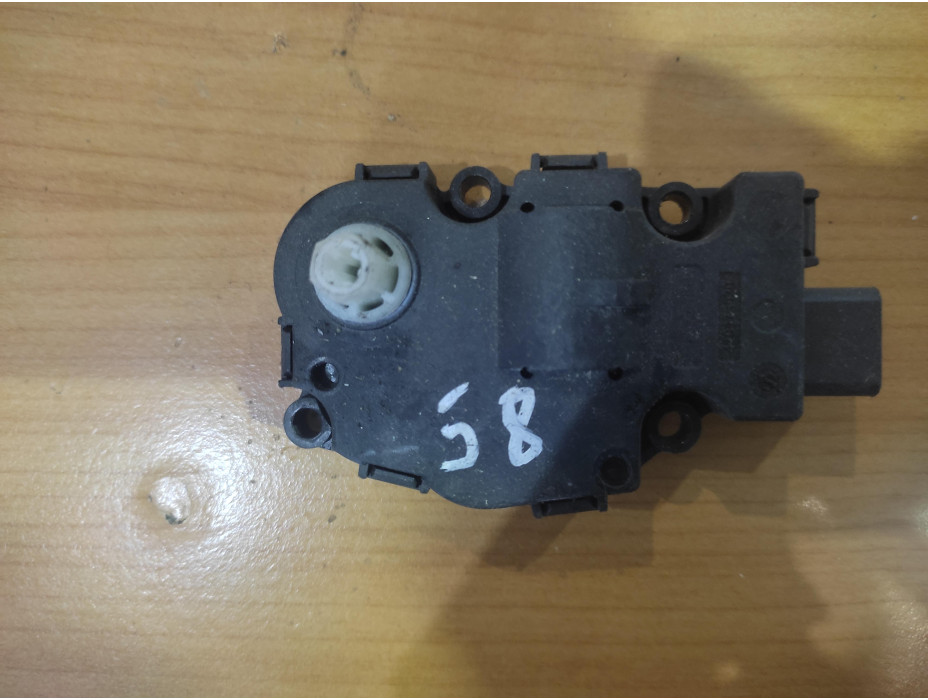 Моторче за клапа за парно - 58 за Audi A5 8T Моторче за клапа за парно - 58 за Audi A5 8T