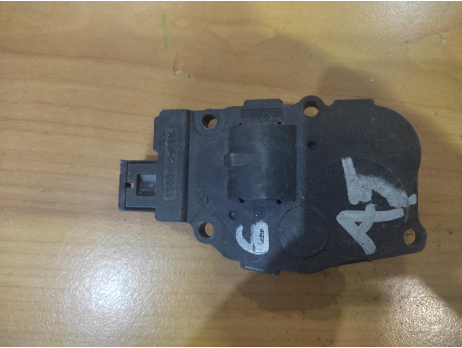 Моторче за клапа за парно - 6 за Audi A5 8T Моторче за клапа за парно - 6 за Audi A5 8T