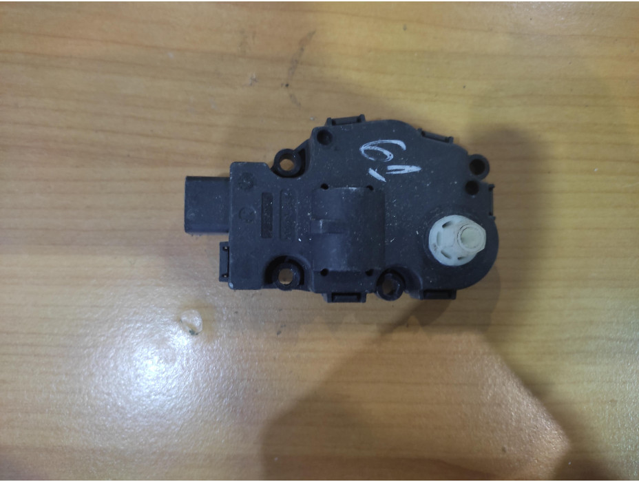 Моторче за клапа за парно - 61 за Audi A5 8T