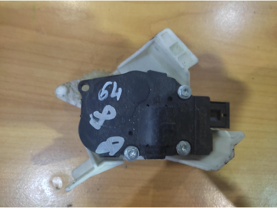 Моторче за клапа за парно - 64 за Audi A4 B8