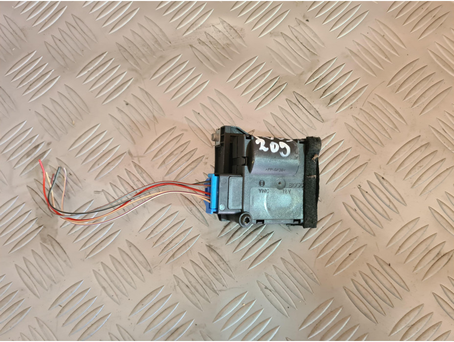 Моторче за клапа за парно за Audi A8 D3 - 209