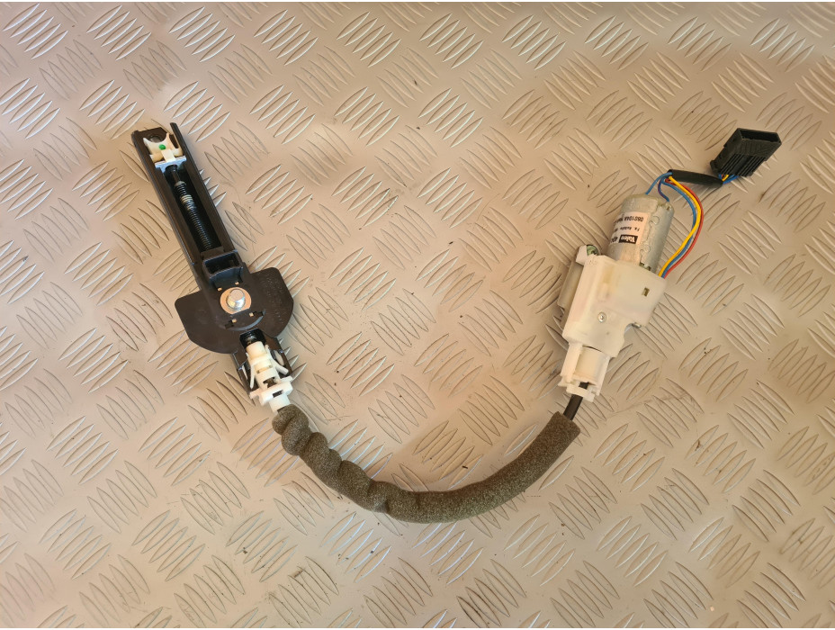 Моторче за ляв колан за Audi A8 D3 4.2i Long Моторче за ляв колан за Audi A8 D3 4.2i Long