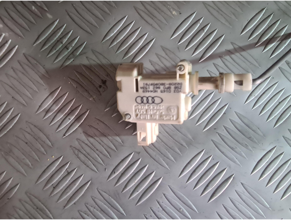 Моторче за отвяране на резервоар за Audi A3 8P Hatchback